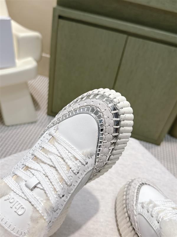 2025112815388876 390